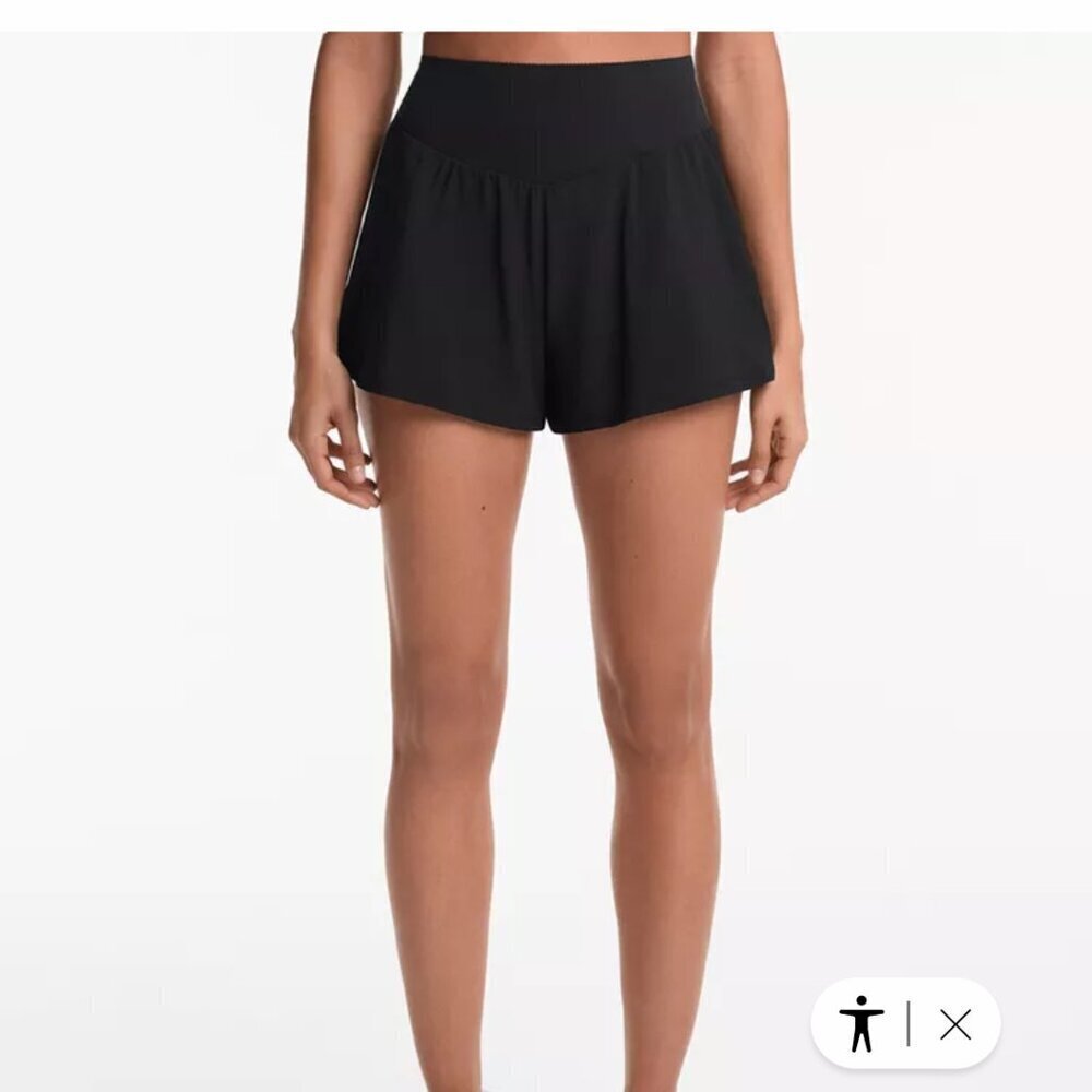 Oysho Black compressive pocket shorts total look